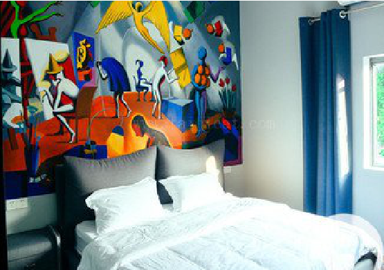 罗甸对于酒店的墙体彩绘而言更注重哪些方面？